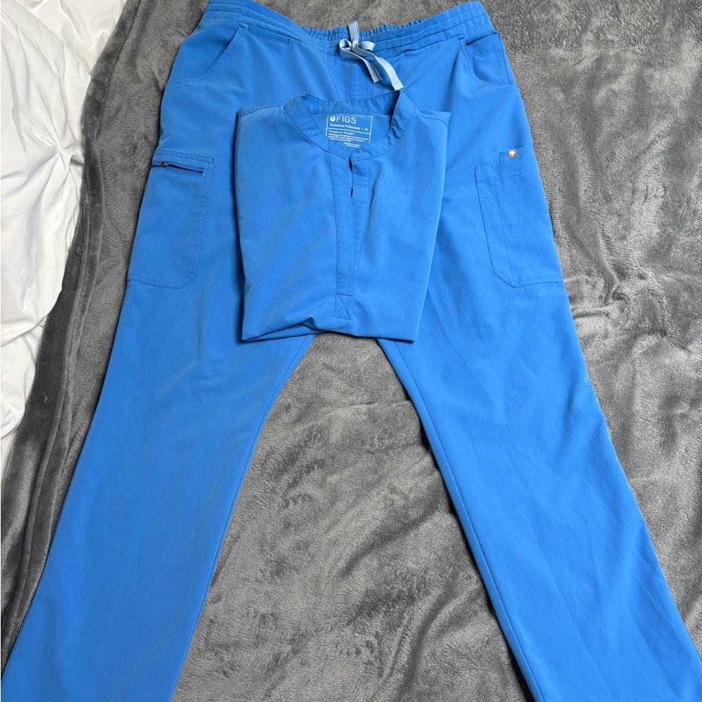 Figs Women's Scrub Set in Vibrant Blue